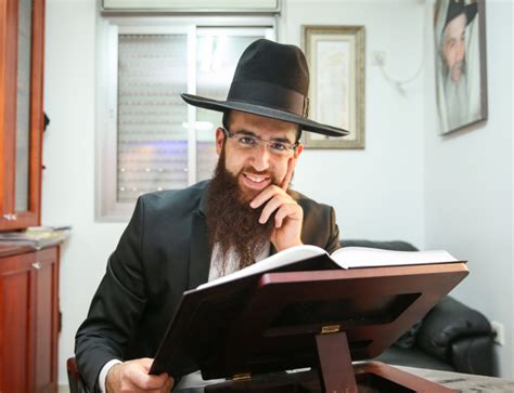 הוא מייצג אולי ציבור אחד של מרצ וקצת עבודה עדיין יש רוב מובהק ורחב שמתחלחל מדעותיו של גולן. קורע: יעקב חמו מסכם את הקורונה בסטנדאפ - קול ברמה