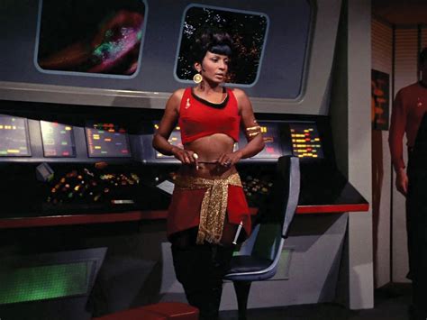 star trek s lieutenant uhura nichelle nichols has passed away aged 89