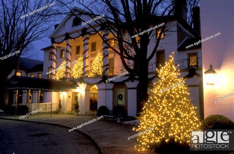 Inn Christmas Lodging Colonial Williamsburg Virginia Va