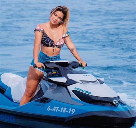 Karol g is a huge backstreet boys fan | the tonight show starring jimmy fallon. Karol G enseña su nuevo capricho y va por el agua