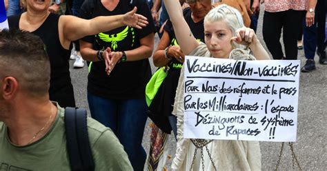 Metz Plus De 3 500 Manifestants En Colère Contre Le Pass Sanitaire