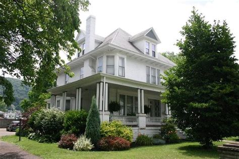 Magnolia house bed & breakfast. Magnolia House Bed & Breakfast (New Martinsville, WV ...