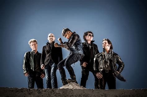 Journeys Neal Schon Interview Stadium Shows Tour With Def Leppard