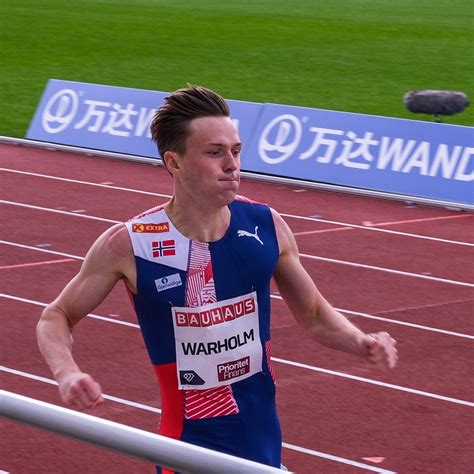 Karsten warholm celebrates winning the gold medal and setting a new world record of 45.94 in the men''s 400m. Batendo o recorde europeu, Karsten Warholm faz segunda ...