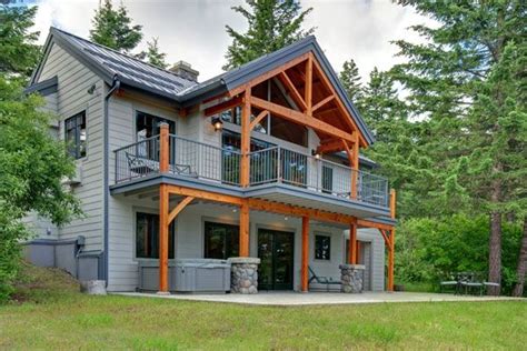 An Idaho Timber Frame Cabin Maximizes Square Footage With Personal