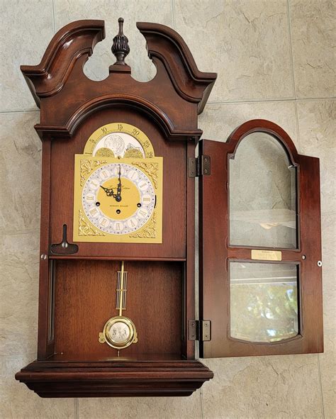 1982 Howard Miller Limited Edition Mahogany Hourglass Ii Mantle Clock