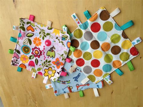 Cute Diy Taggie Blanket Tutorial 5 Easy Steps With Tons Of Pictures