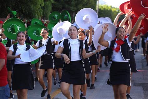 Participan 104 Escuelas En Desfile Del 20 De Noviembre En Los Cabos