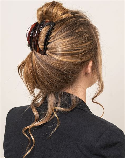 11 easy claw clip hairstyles to try in 2021 purewow