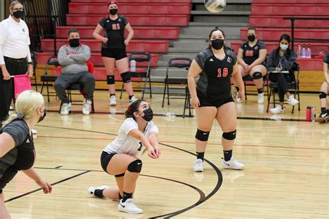 Huskies Bounce Back With Sweep Of East Valley In Home Opener Columbia