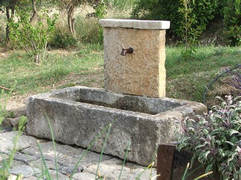 Elles s'harmonisent aussi bien avec un jardin rustique qu'avec un jardin classique. Fontaine en vieilles pierres- Les matériaux anciensJean ...