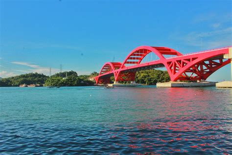 Foto Wisata Jembatan Merah Dan Pantai Cbeery Suara Papua