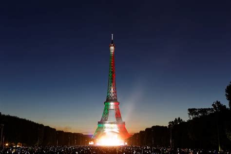 ®epic heaven♦ contact us for the use of this licensed footage: Torre Eiffel engalanada con colores de bandera de México ...