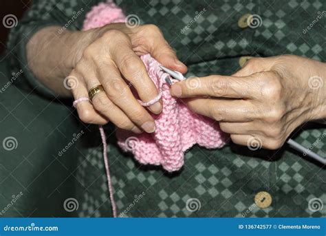 Old Woman Knitting At Home Stock Image Image Of Retired 136742577