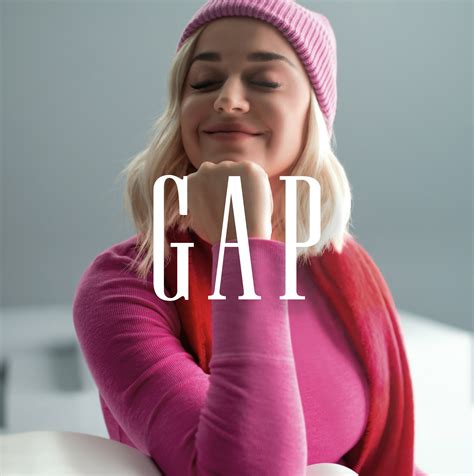Global Pop Superstar Katy Perry Headlines Gaps Holiday 2021 Campaign