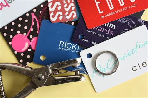 These are plastic cards, similar to credit cards, that entitle students to discounts of the full price of certain products or they are designed to make student life more exciting, memorable and rewarding by helping you to pay for the essentials of university life and also. One Simple Trick to Organize Gift Cards in your wallet