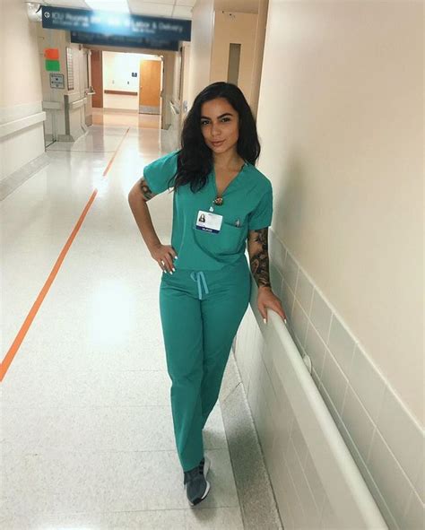 Pin By Valentin On Mycareerchoices Nurse Fashion Scrubs Nurse Outfit