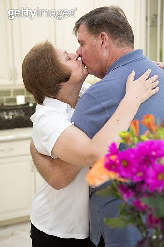 series senior tender moment wife hugs and kisses husband in kitchen 이미지 641378922 게티이미지뱅크