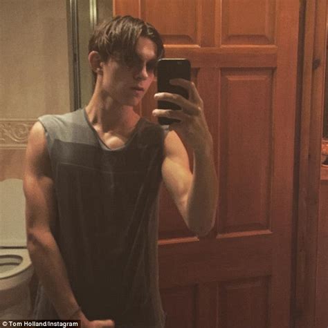 Spider Man Tom Holland Shares A Glimpse Of His Moves In New Instagrams Daily Mail Online