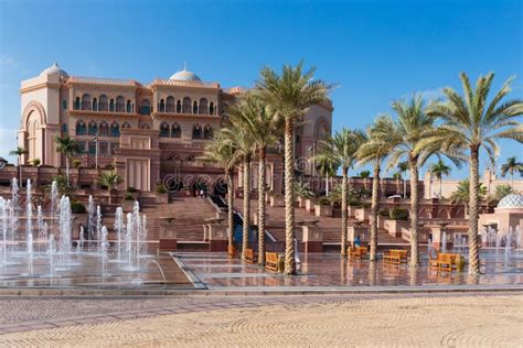 Palacio De Los Emiratos En Abu Dhabi Foto De Archivo Imagen De