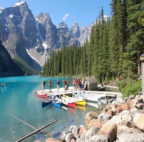 Lake Alberta In The Rocky Mountains In Canada With Images Moraine