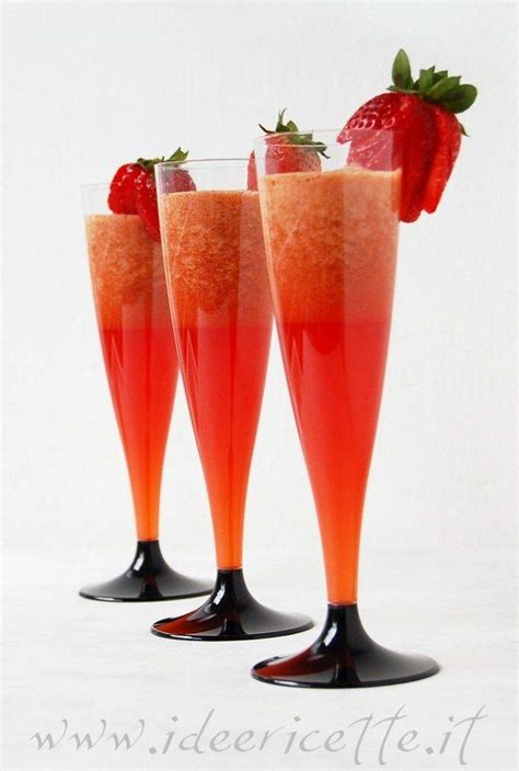 Proprietà della centrifuga di mele e cannella. Ricetta Centrifuga fragole mela pesche e menta | IdeeRicette
