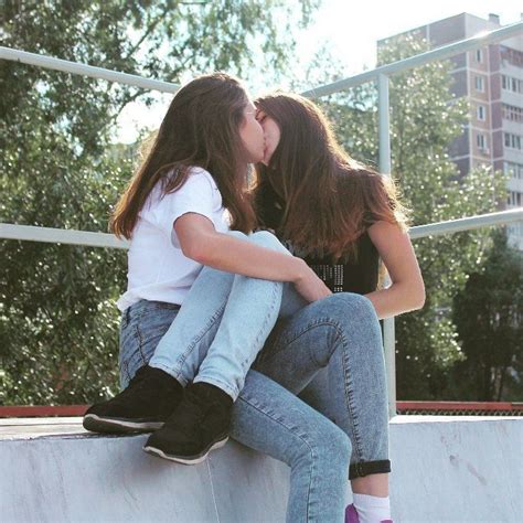Lesbian Hot Cute Lesbian Couples Lesbians Kissing Girls Show Girls In Love Bff Poses Oh My