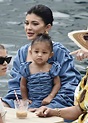 Kylie Jenner y su hija Stormi con la misma ropa. Mira las fotos ...