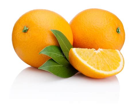 Fruit Orange Avec Des Feuilles Disolement Sur Le Blanc Photo Stock