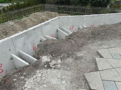 Vorbereitung für den nächsten stein. Winkelstützen mit Natursteinvorsatz starwalls®