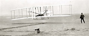 17 de dezembro de 1903: Os irmãos americanos Wilbur e Orville Wright ...