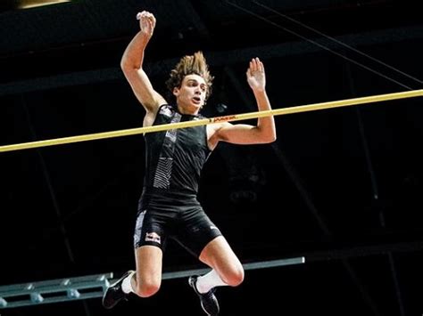 Mondo duplantis broke the outdoor pole vault world record with a vault of 6.15m (20 feet, 2 inches) at rome's diamond league event #nbcsports #mondoduplantis. Duplantis Sets New Pole Vault World Record with 6.17m | Watch Athletics