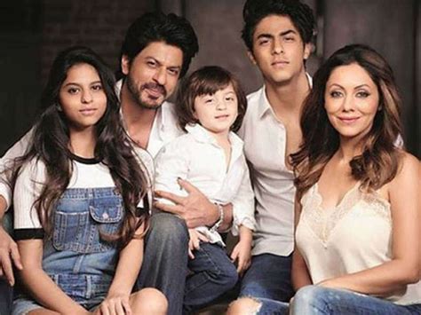 shah rukh khan biography know about wife daughter sons and net worth