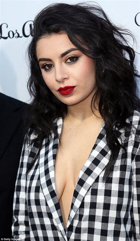 Charli Xcx Shows Cleavage In Gingham Trouser Suit At City Of Hope Charity Event Daily Mail Online