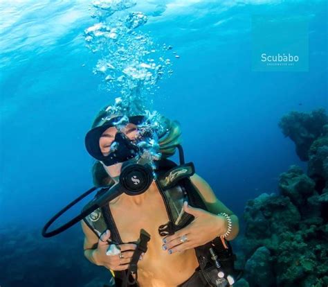 Th Dive Scuba Girl Underwater Diving