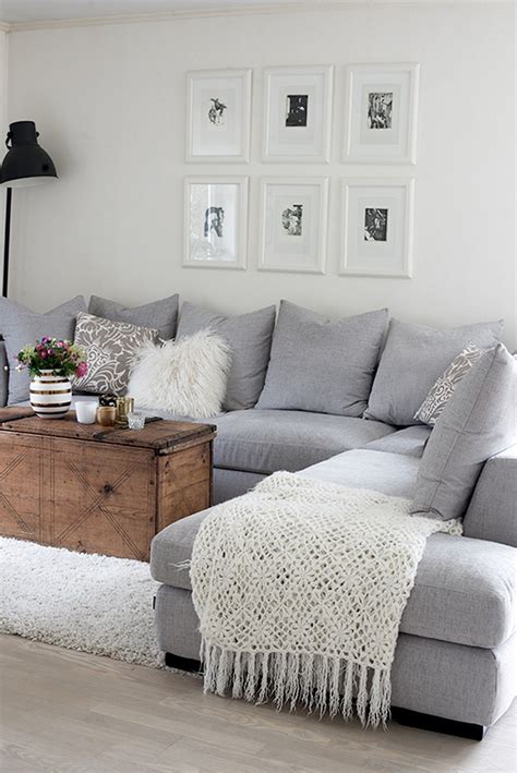 I am very into gray, but only if the trim is right. 99 Beautiful White and Grey Living Room Interior ...