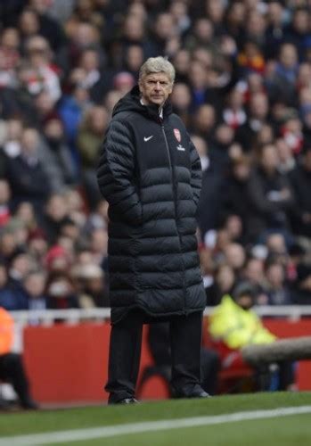 Arsene wenger has a history of struggling with his coat zip and has made light of the fact along with puma in the brilliant promotional video. From gilets to puffer jackets: a guide to sideline chic ...