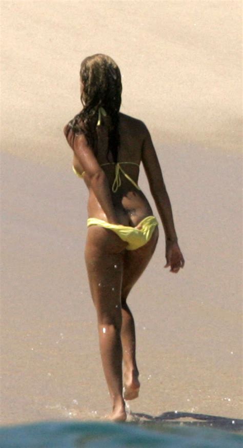 Jessica Alba Enjoy The Beach And Shows Fantastic Ass In A Bikini Porn