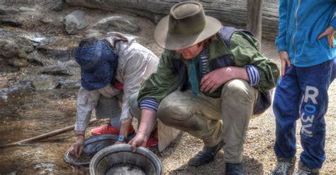 Gold Panning In New Hampshire A Gold Prospecting Guide Bizarrehobby
