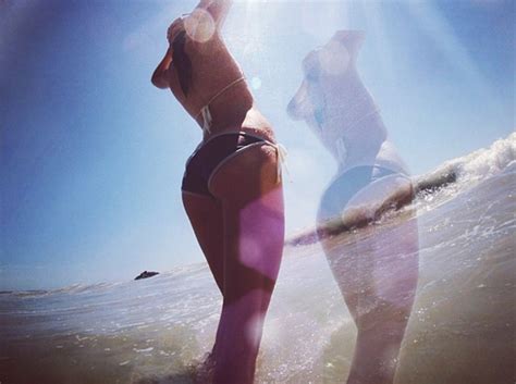 Kendall Jenners Latest Beach Trip Is All About Her Bum Huffpost