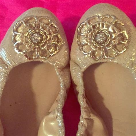 Tahari Gold Embellished Ballet Flats Sz 6 These Shoes Are Gorgeous