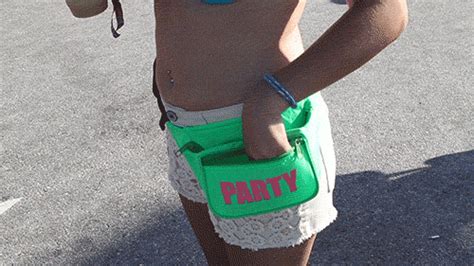 Here Are The 9 Most Vital Fannypacks At Hangout Fest Mtv
