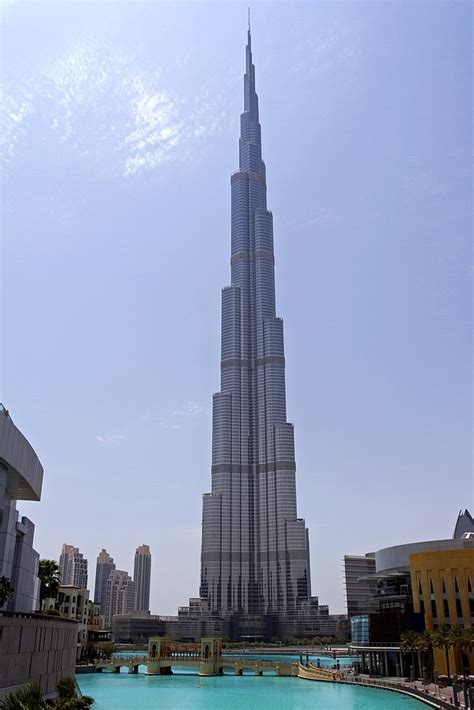 Es präsentiert künstlerische produktionen aus aller welt, vor allem aus nichteuropäischen kulturen und. Burj Khalifa ist (noch) das größte Gebäude der Welt Foto ...