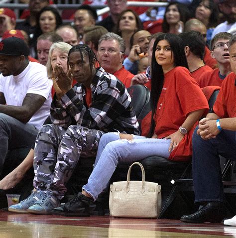 Bocil vs tante part 1; PICS: Travis Scott & Kylie Jenner attend OKC vs Rockets ...