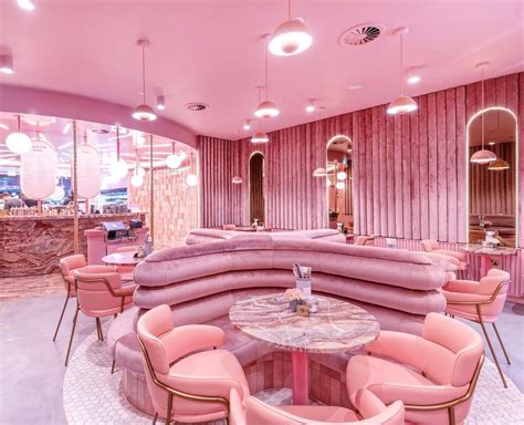 starting our week in perfectly pink settings at hans crescent knightsbridge 😍 salon interior