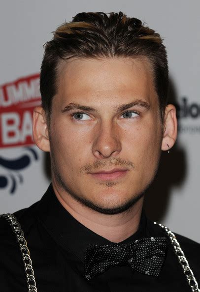 He is currently appearing in the new series of celebs go dating. Lee Ryan - Sztárlexikon - Starity.hu