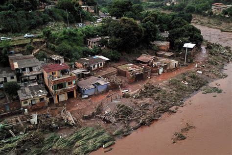 Détresse Et Désolation Après Les Inondations Meurtrières Au Brésil La