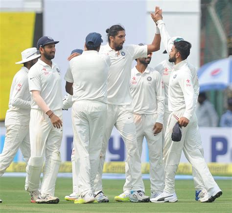 Anil kumar chaudhary (ind), nitin menon (ind). India vs Australia Live Cricket Score, 2nd Test, Day 3