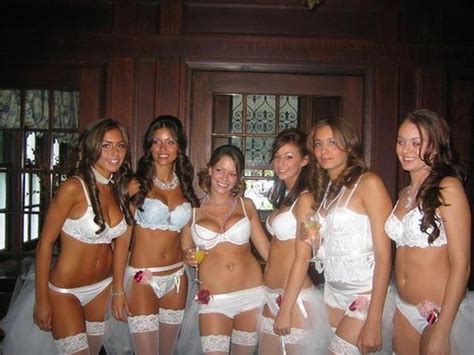 Bridesmaids Group Photo Flashing Cumception