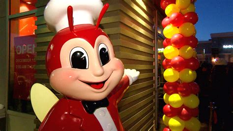 Jollibees 1st Canadian Location Opens In Winnipeg As Hundreds Wait In